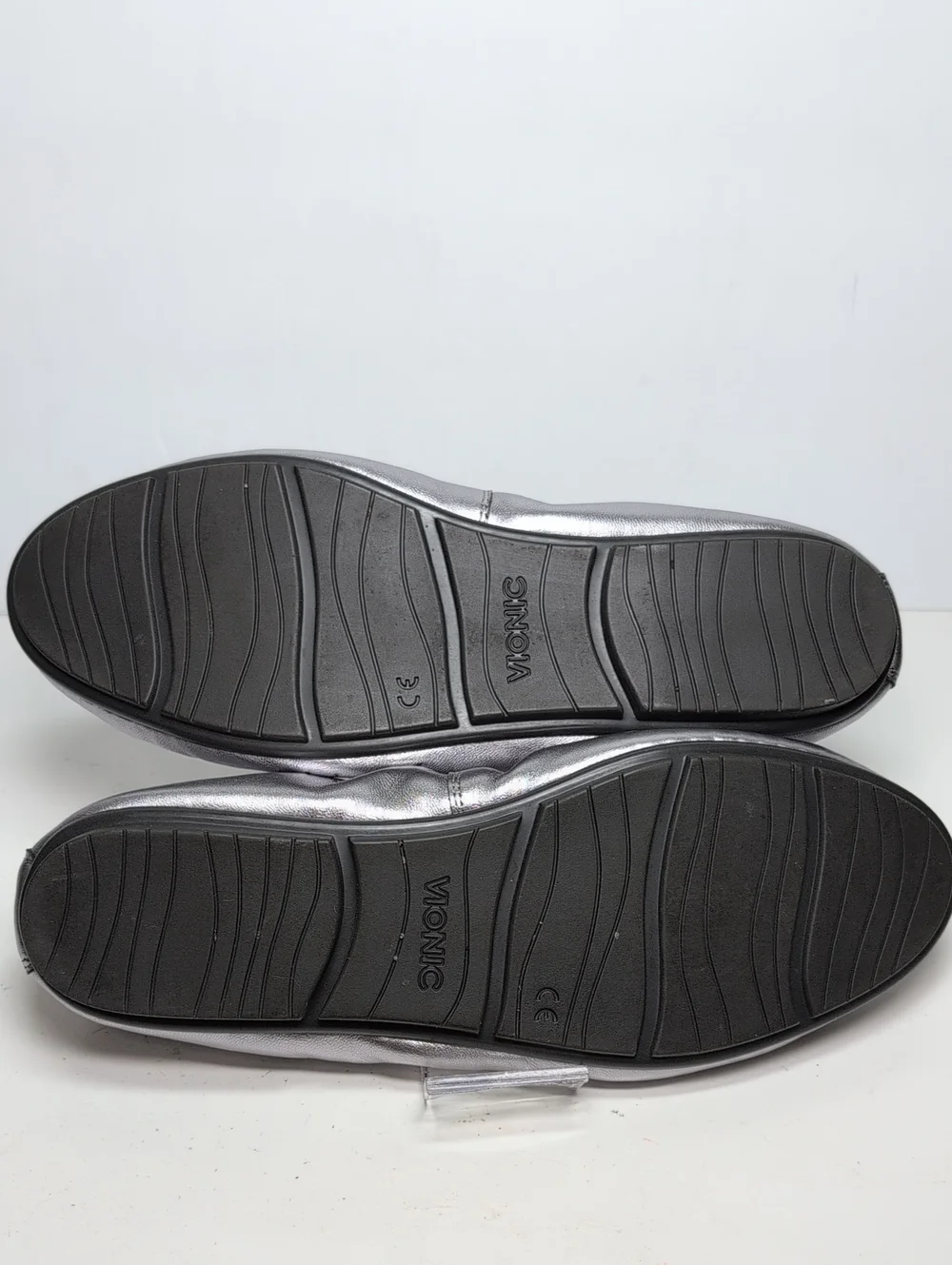 Vionic Geneva metal ballet silver flats women's size 8 EU 39